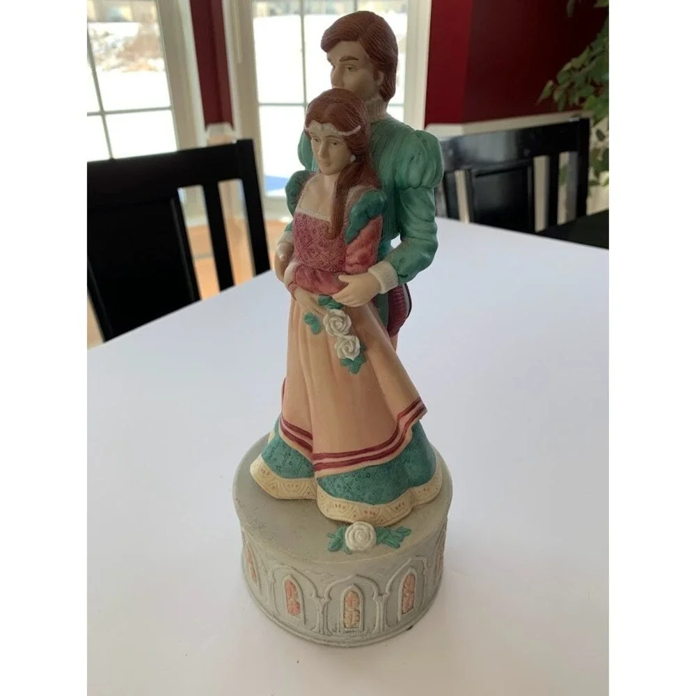 Enesco Romeo & Juliet Porcelain Music Box Karen Hahn 1988‎ Vintage SHIPS FAST!